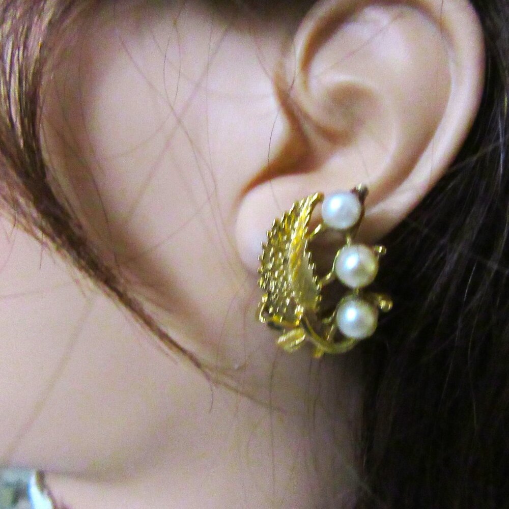 Faux pearl & gold leaves clip on vintage earrings - wedding - formalwear - 1960s
